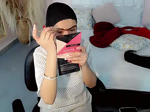 nathalialoes1 online show from October 22, 2025, 7:13 pm