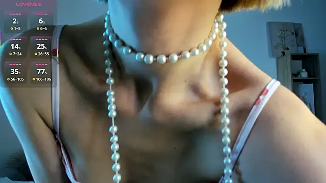 Snapshot of Ice_Strawberry chatting on November 20, 2025, 3:07 am Ice Strawberry online show from November 20, 2025, 3:07 am