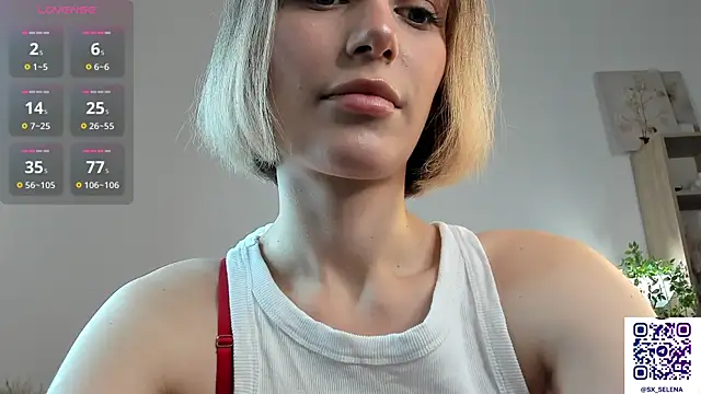 Snapshot of Ice_Strawberry chatting on October 20, 2025, 3:08 am Ice Strawberry online show from October 20, 2025, 3:08 am