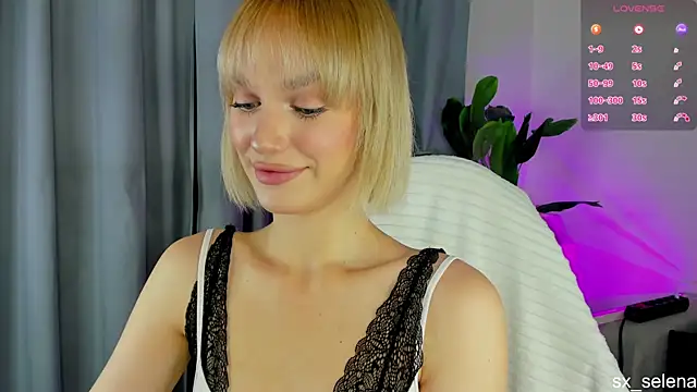 Ice Strawberry online show from June 30, 2026, 3:06 am