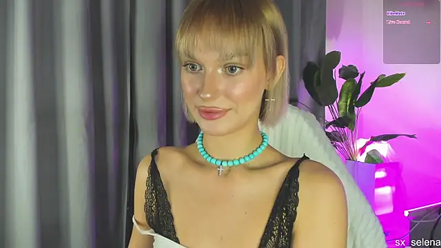 Ice Strawberry online show from July 22, 2026, 2:46 am