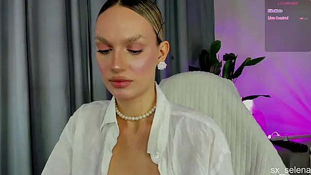 Ice Strawberry online show from June 15, 2026, 2:12 am