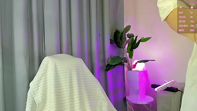 Ice Strawberry online show from June 5, 2026, 3:11 am