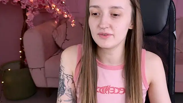 Snapshot of AliceLids chatting on September 13, 2025, 1:22 pm AliceLids online show from September 13, 2025, 1:22 pm