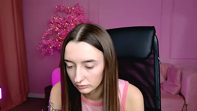 Snapshot of AliceLids chatting on September 21, 2025, 1:16 pm AliceLids online show from September 21, 2025, 1:16 pm