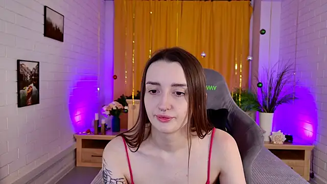 Snapshot of AliceLids chatting on December 14, 2025, 1:28 pm AliceLids online show from December 14, 2025, 1:28 pm