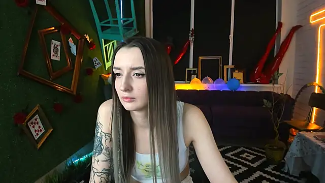 Snapshot of AliceLids chatting on October 15, 2025, 7:55 pm AliceLids online show from October 15, 2025, 7:55 pm