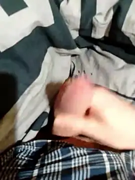 Snapshot of chrisdic27 chatting on February 24, 2026, 9:15 pm chrisdic27 online show from February 24, 2026, 9:15 pm