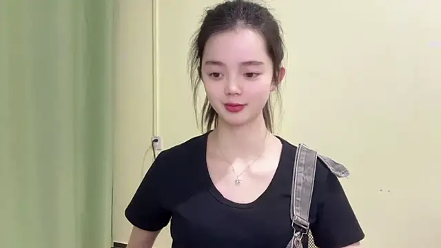 Snapshot of Nicole-13 chatting on February 2, 2026, 12:04 pm Nicole-13 online show from February 2, 2026, 12:04 pm