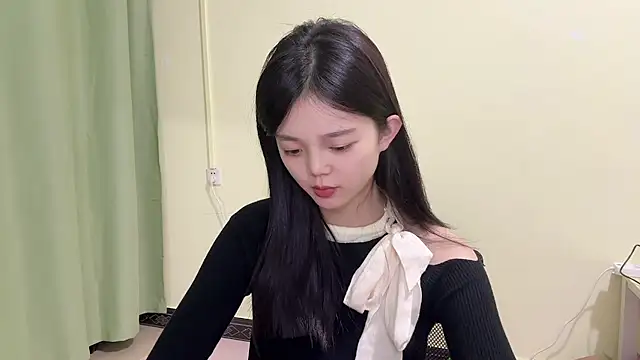 Nicole-13 online show from October 25, 2025, 1:12 pm