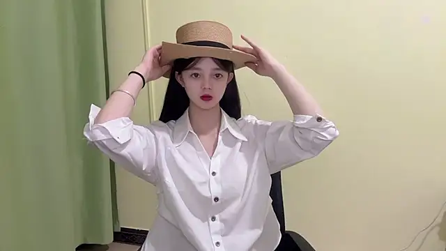 Nicole-13 online show from November 4, 2025, 10:19 am