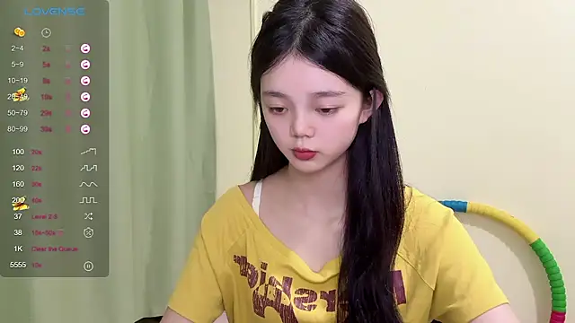 Snapshot of Nicole-13 chatting on October 17, 2025, 12:40 pm Nicole-13 online show from October 17, 2025, 12:40 pm