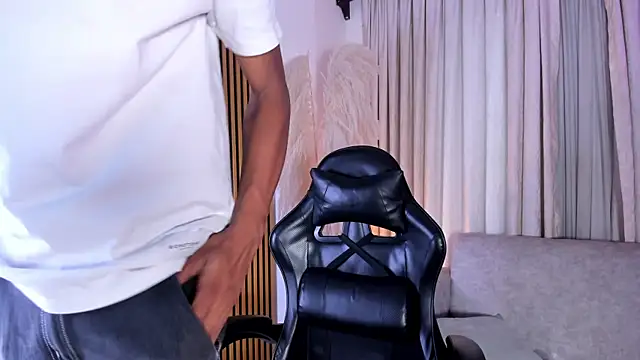 Snapshot of JulienSaint chatting on February 16, 2026, 12:15 pm JulienSaint online show from February 16, 2026, 12:15 pm