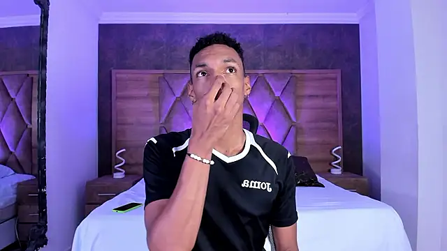 Snapshot of JulienSaint chatting on February 5, 2026, 12:01 pm JulienSaint online show from February 5, 2026, 12:01 pm