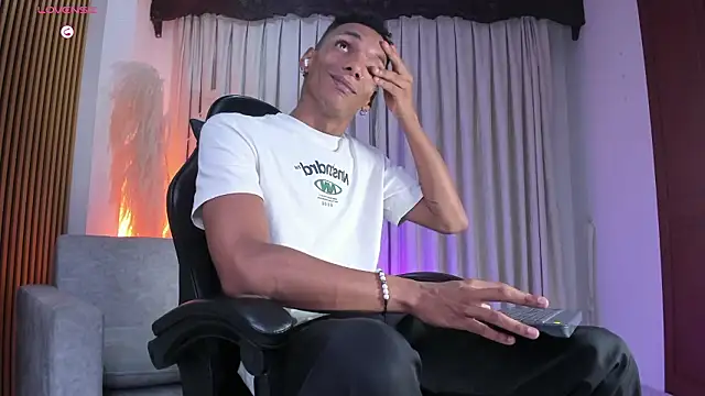 Snapshot of JulienSaint chatting on February 1, 2026, 11:52 am JulienSaint online show from February 1, 2026, 11:52 am