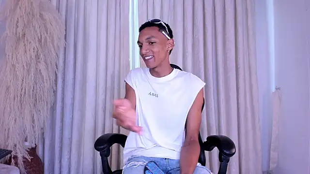 JulienSaint online show from April 12, 2026, 11:57 am