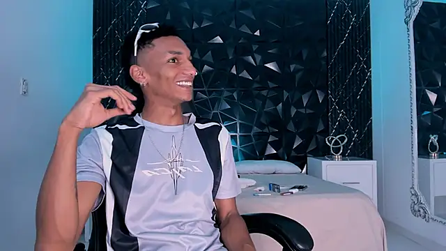 Snapshot of JulienSaint chatting on February 17, 2026, 12:46 pm JulienSaint online show from February 17, 2026, 12:46 pm