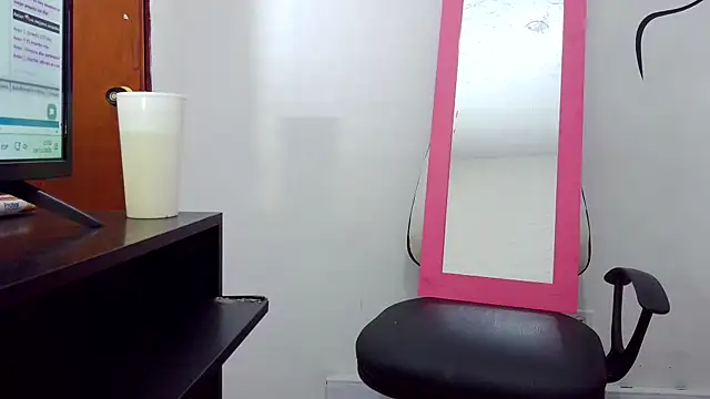 felipecams123 online show from November 30, 2025, 2:23 am