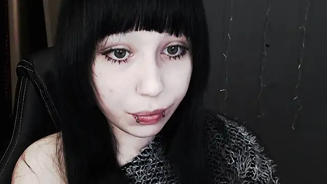 Snapshot of _LUCY_LAVE chatting on April 2, 2026, 11:55 pm LUCY LAVE online show from April 2, 2026, 11:55 pm