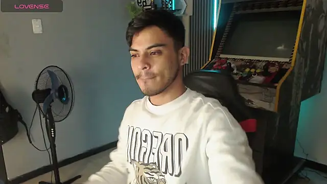 Bastian MCcormick online show from November 23, 2025, 4:11 am