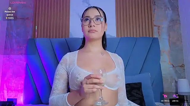 nathalia koch  online show from December 2, 2025, 7:48 pm