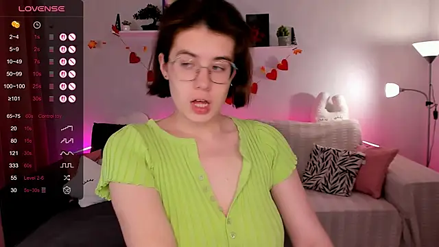 BellaCaress online show from November 21, 2025, 8:46 am