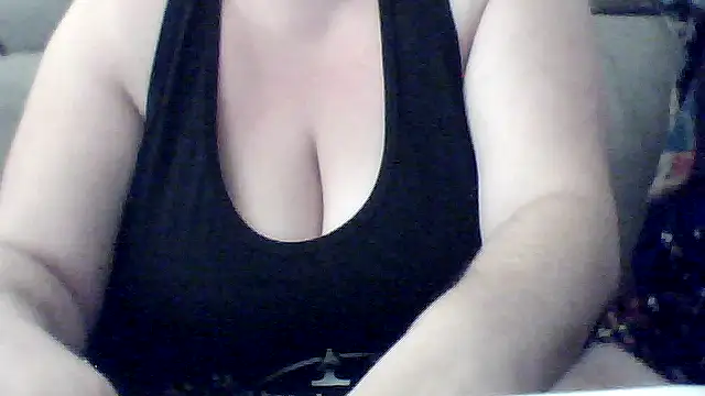 Valendra  online show from October 12, 2025, 7:32 am