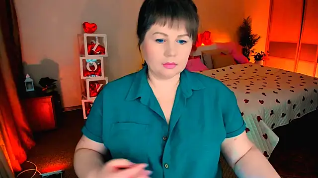 CrystaalStaar online show from February 16, 2026, 8:07 pm