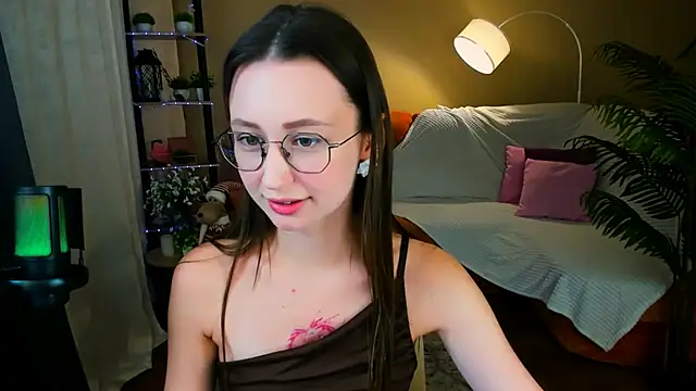 YourLovellyStory online show from December 3, 2025, 4:17 pm