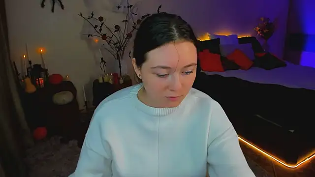 AlluringLookk online show from October 28, 2025, 10:03 am