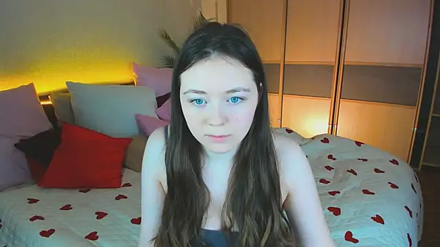 AlluringLookk online show from March 28, 2026, 4:35 am