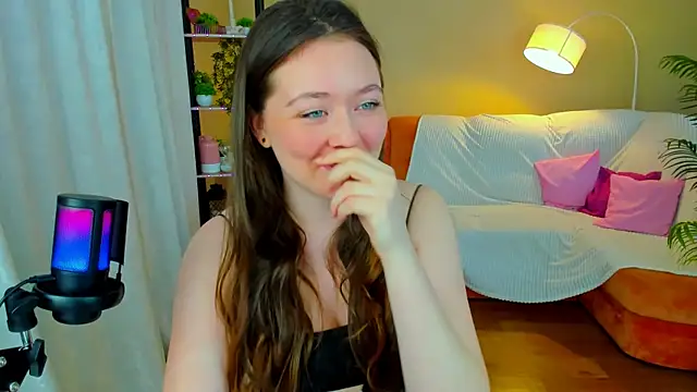 AlluringLookk online show from September 28, 2025, 5:20 pm