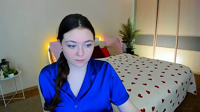 AlluringLookk online show from May 28, 2026, 5:19 pm