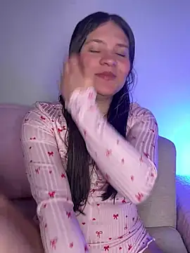 Emilyybennet  online show from July 29, 2026, 2:33 am