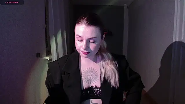 AngelicaHollywood online show from June 7, 2026, 8:03 pm