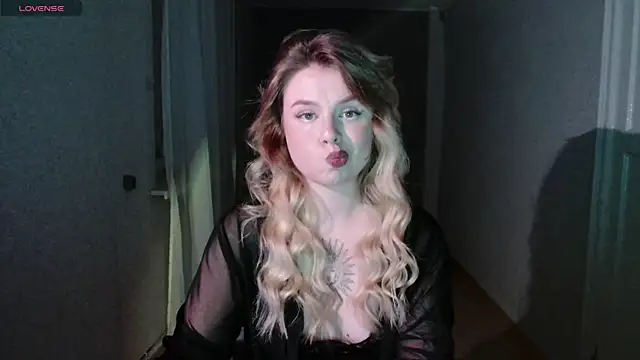 AngelicaHollywood online show from June 6, 2026, 7:52 pm
