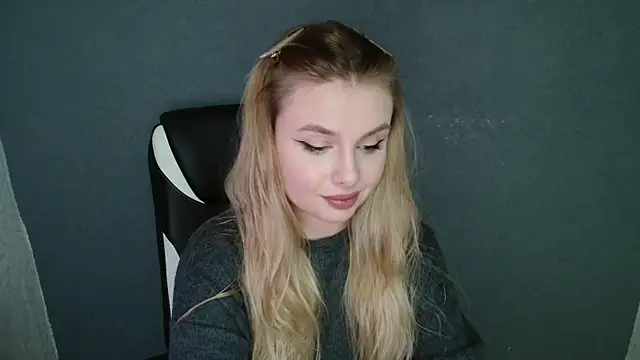 AngelicaHollywood online show from November 15, 2025, 7:40 pm