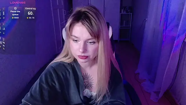 Snapshot of AngelicaHollywood chatting on March 25, 2026, 8:08 pm AngelicaHollywood online show from March 25, 2026, 8:08 pm
