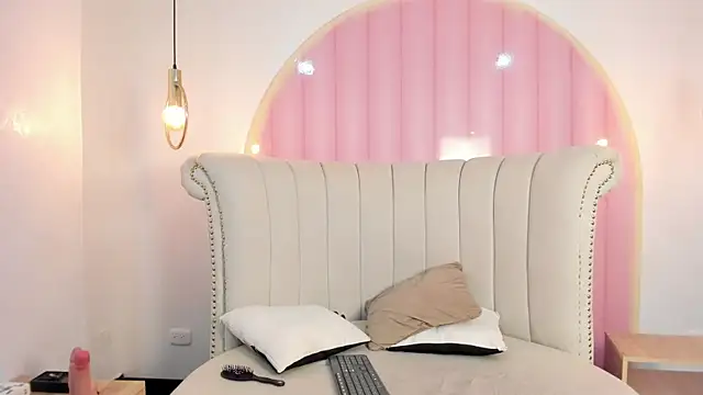 Emilia Bons online show from January 14, 2026, 12:42 pm