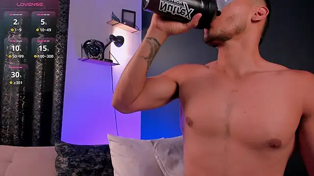 MarkSantozz online show from November 25, 2025, 7:25 pm