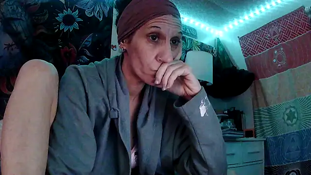 gypsyadventures1 online show from November 22, 2025, 6:45 am