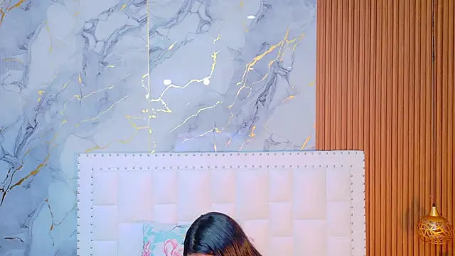 curvybrunnett online show from November 9, 2025, 11:47 am