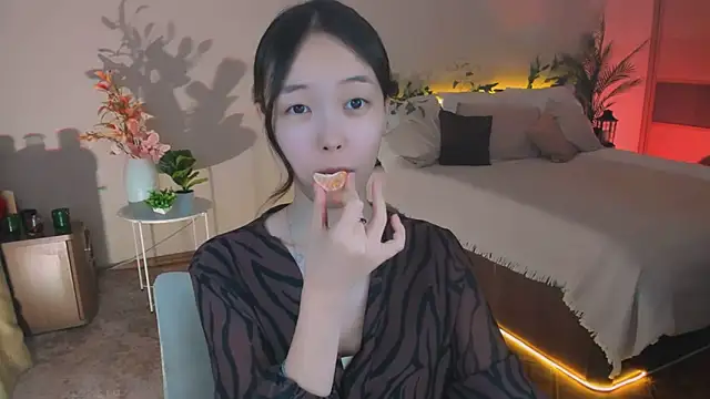 SoulHarmoonyy online show from November 28, 2025, 1:11 pm