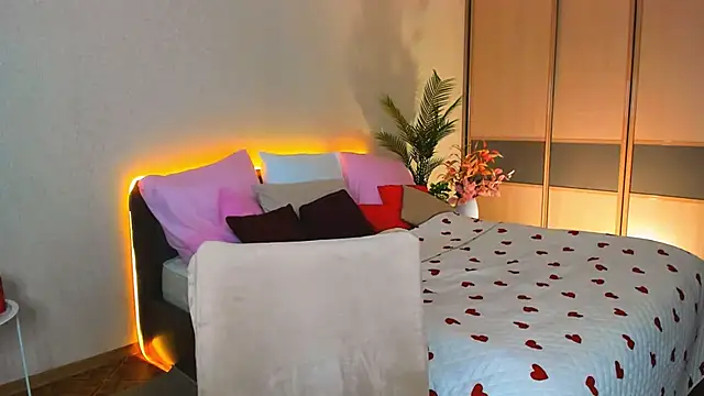 ChristinaConteeree online show from April 6, 2026, 3:24 am