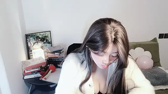 Emmaq996 online show from November 11, 2025, 2:17 am