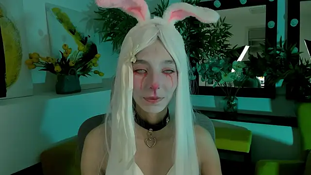 EmmanuellBrown online show from October 31, 2025, 2:02 pm