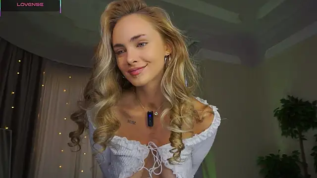 Snapshot of AliciaMellow chatting on March 20, 2026, 11:22 am AliciaMellow online show from March 20, 2026, 11:22 am