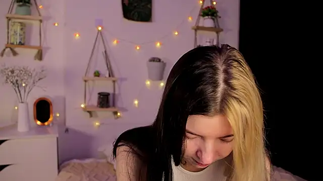 EmmieBlade online show from October 21, 2025, 7:13 pm