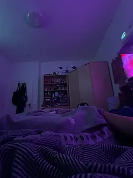 xmilolivex online show from October 15, 2025, 5:10 pm