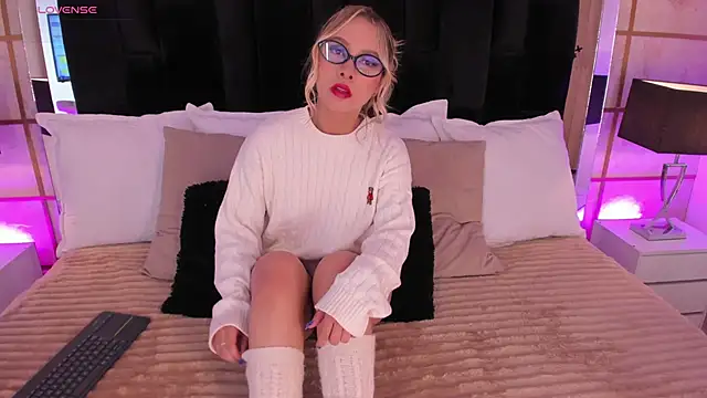 GretaVelvet online show from December 4, 2025, 7:35 pm